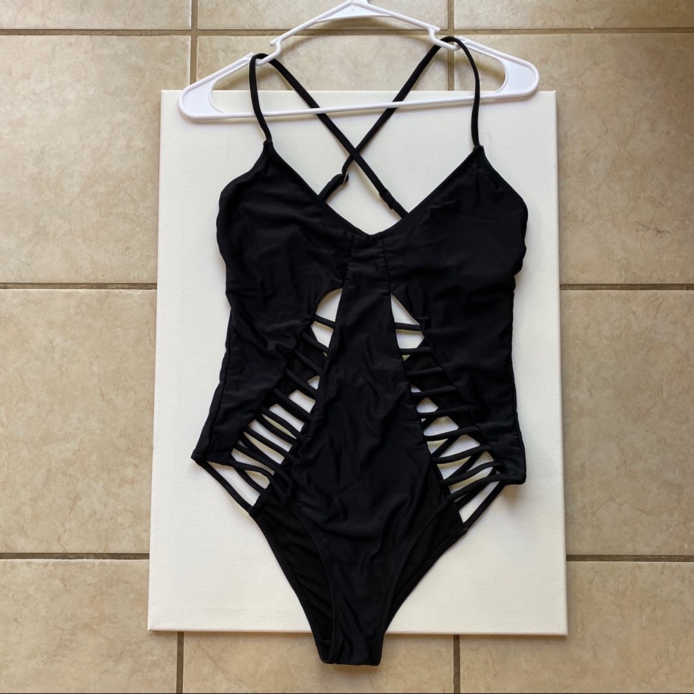 Bathing suit with cut out